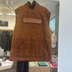 La bete suede shearling for oversized vest with hood